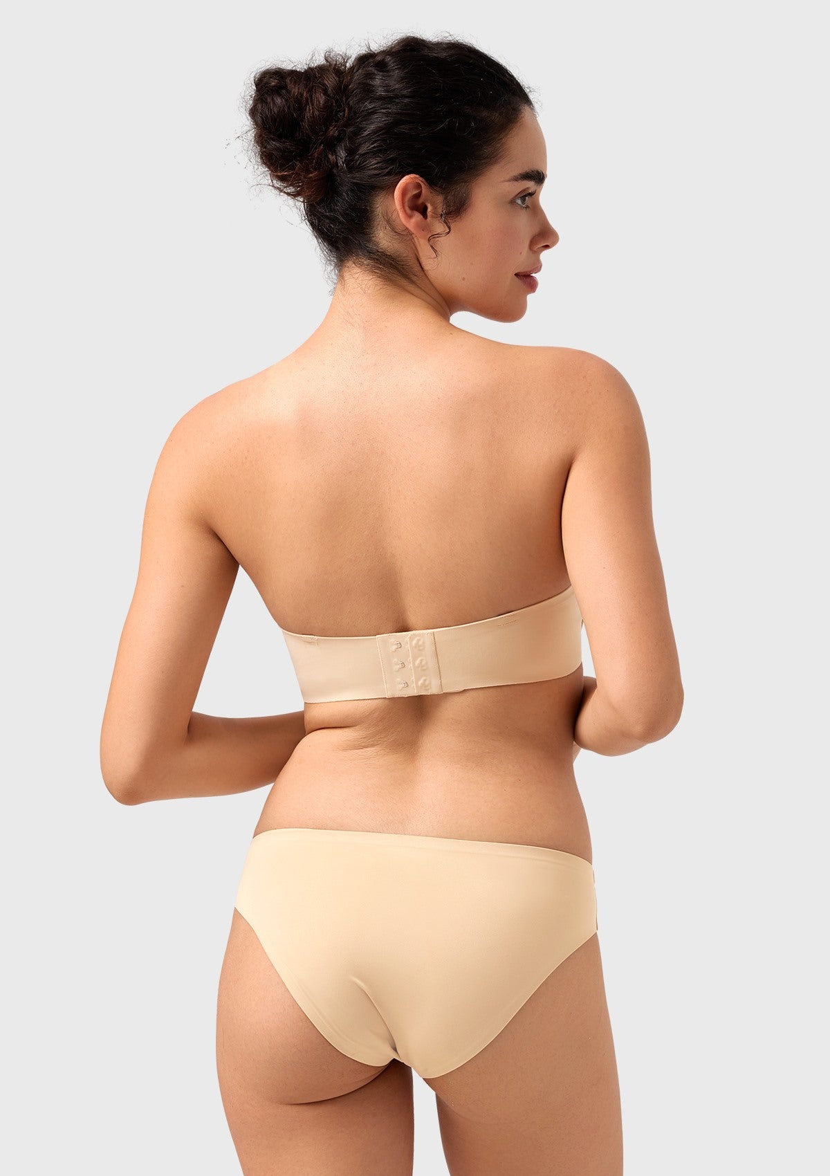 Rear view of the nude seamless back strapless bra, featuring smooth, stitch-free wings that prevent digging and remain invisible under clothing.