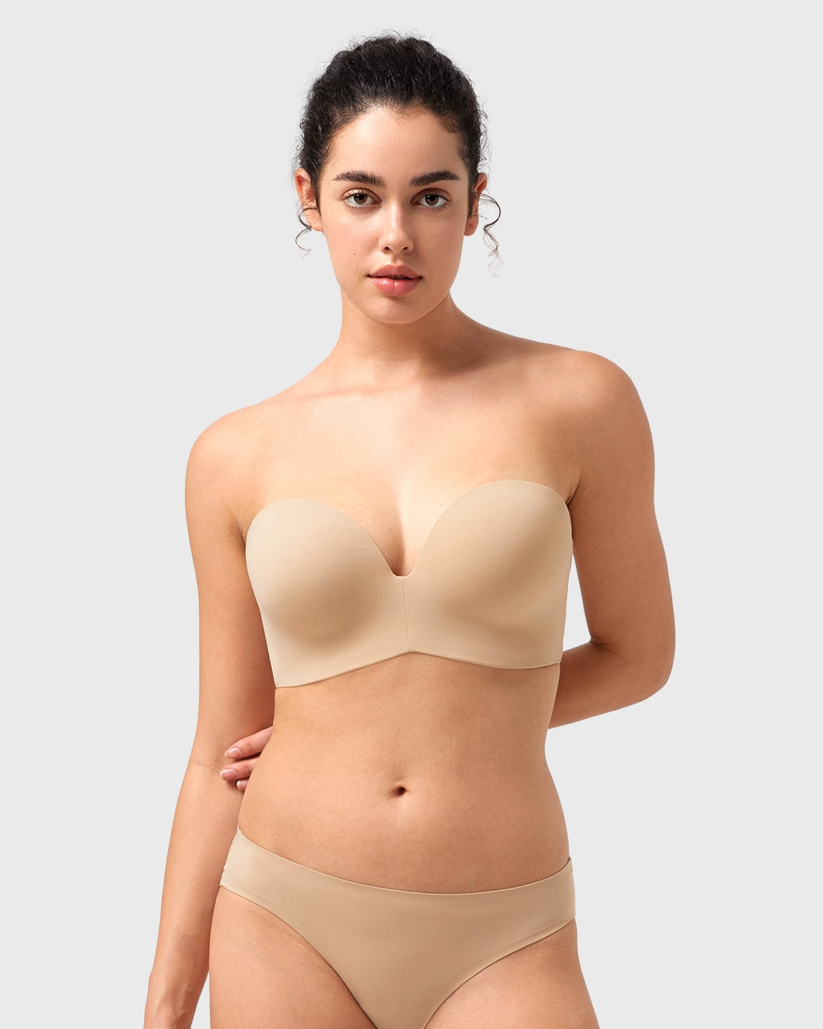 Front view of the light nude seamless wireless strapless bra, offering a completely invisible finish under any light-colored outfit.